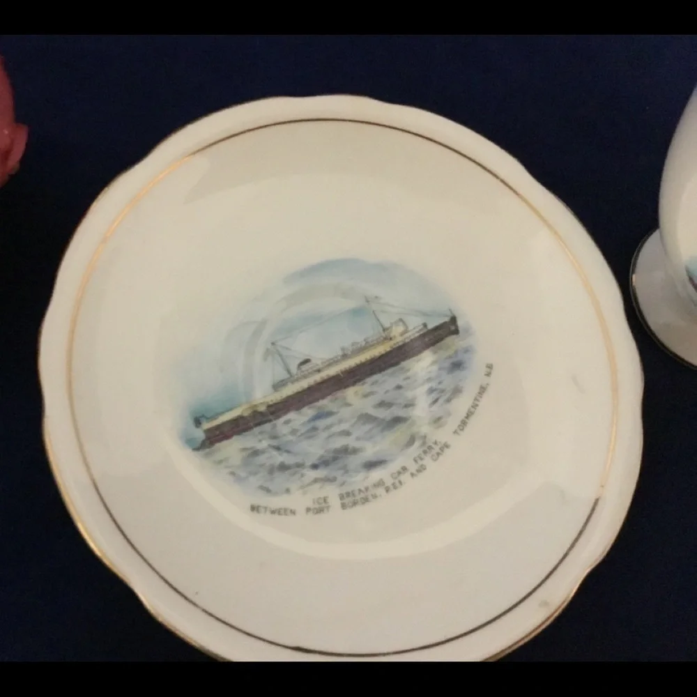 Vintage GLADSTONE‎ BONE CHINA TEA CUP